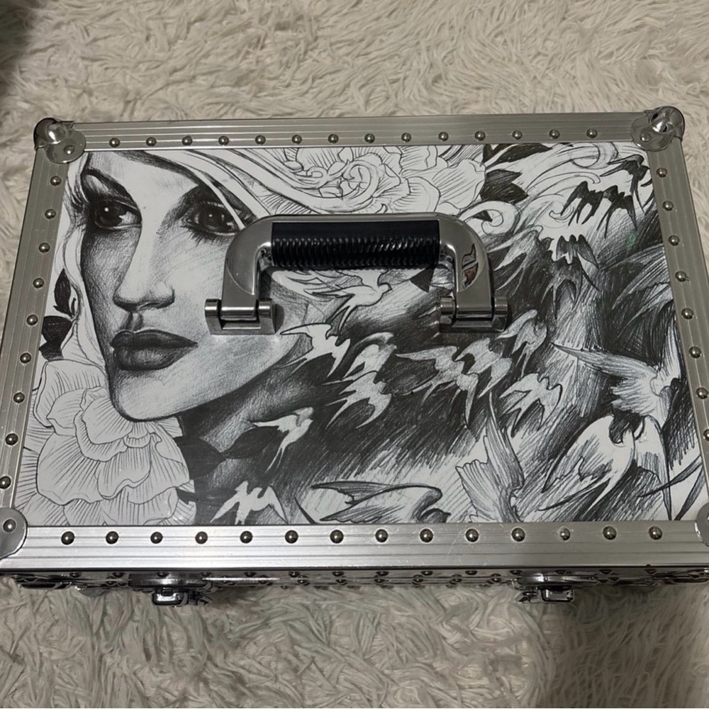 Kat Von D Angelino / Angeleno Train Case RARE - Picture 2 of 5